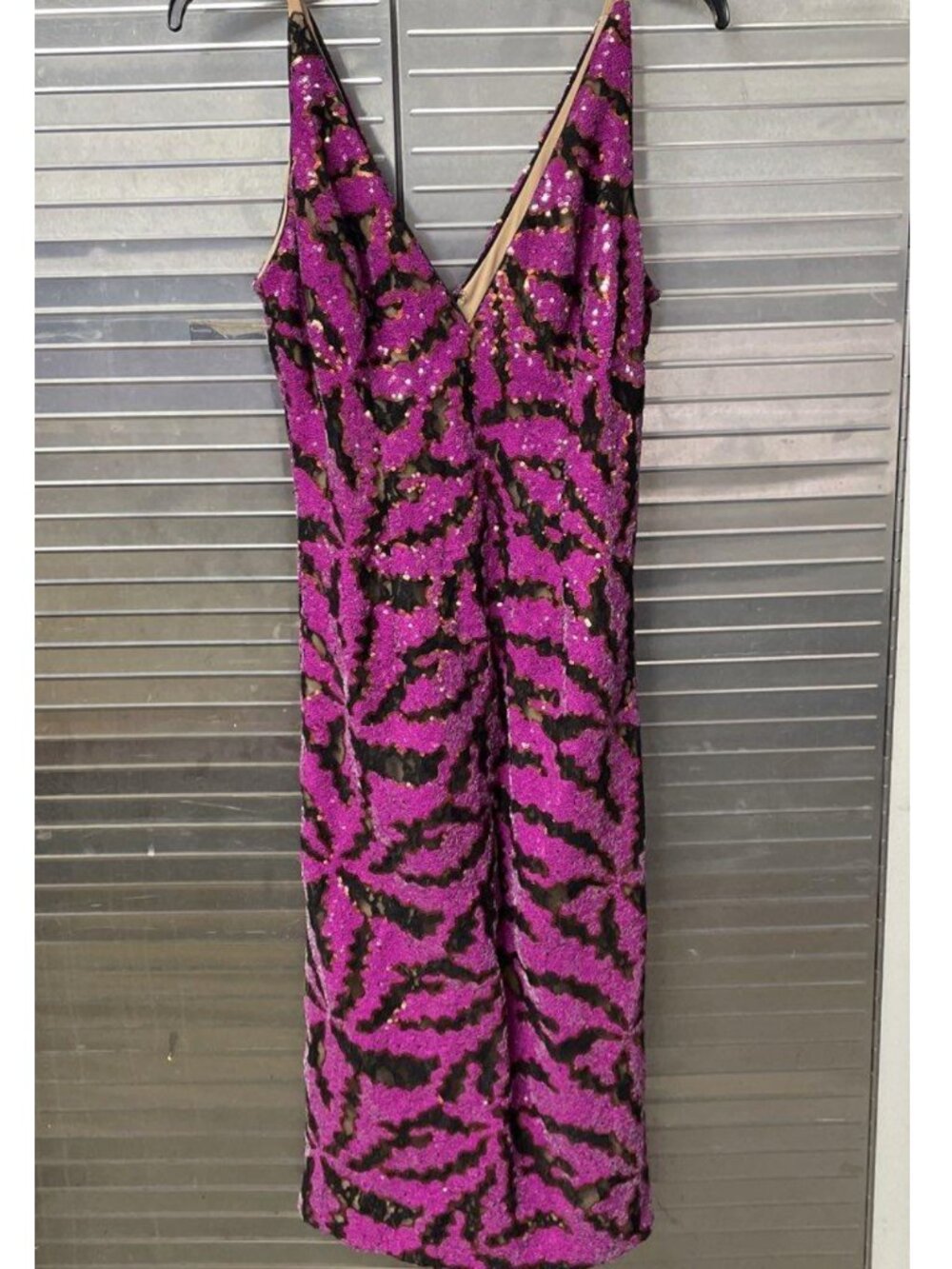 Dress the Population Luna Sequined Bodycon V Neck Mini Dress Medium M